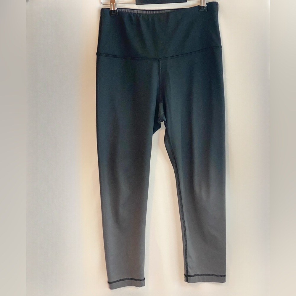 Cropped Activewear Leggings Set — 2 Pairs (Used) - Picture 7 of 11